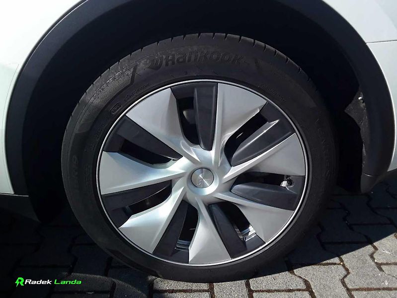 Tesla Model Y (2023)  Long Range AWD Berlín - fotka 7 z 12