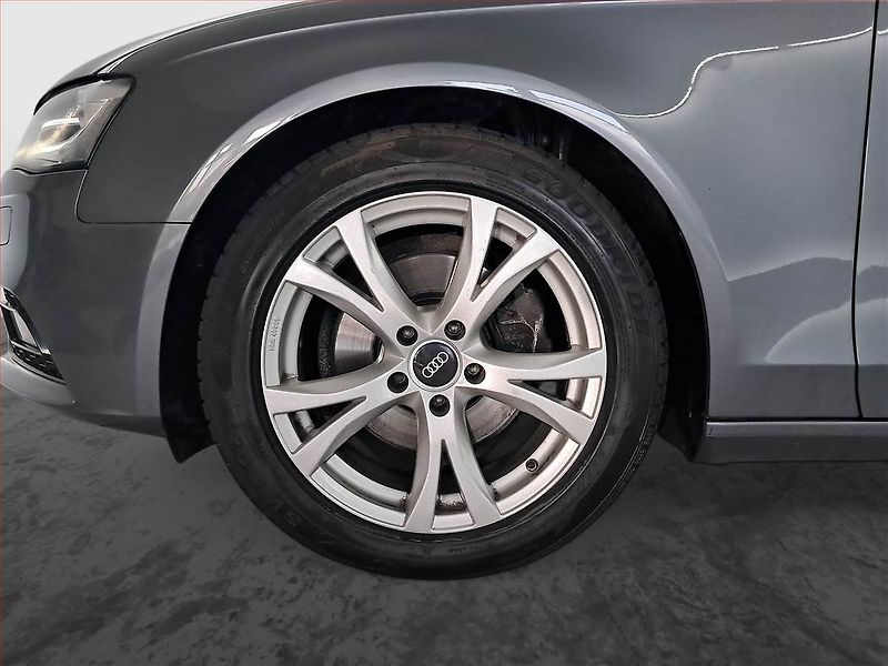 Audi A4 (2014) Attraction 2.0 TDI, Navi - fotka 15 z 18