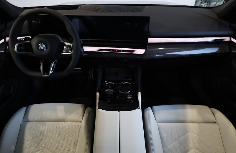 BMW Řada 5 520d xDrive - fotka 5 z 18