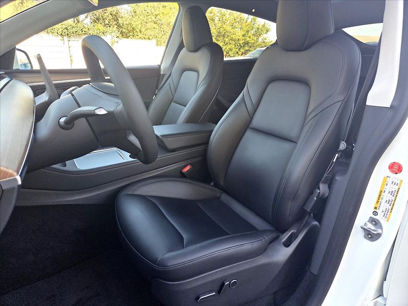 Tesla Model Y 0,0 LFP Ryzen Tažné Enhanced A - fotka 9 z 22