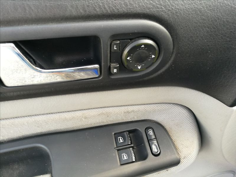 Volkswagen Golf 1,4 i 3dv. - fotka 9 z 14