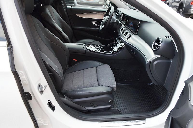 Mercedes-Benz Třídy E (2019) E 220d // REZERVOVÁNO // - fotka 17 z 46