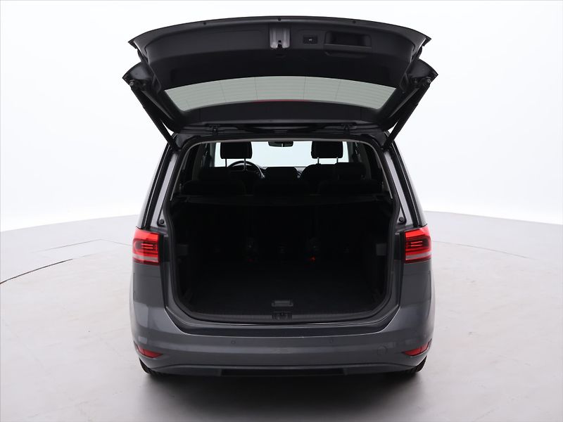 Volkswagen Touran 1,6 TDI DSG Panorama LED 1.Maj - fotka 9 z 31