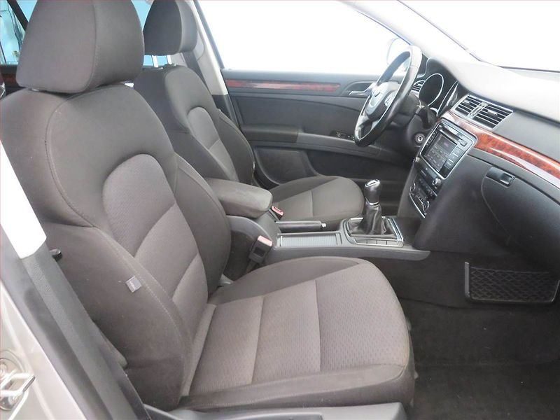 Škoda Superb (2012) 2.0 TDI, Tempomat - fotka 9 z 16