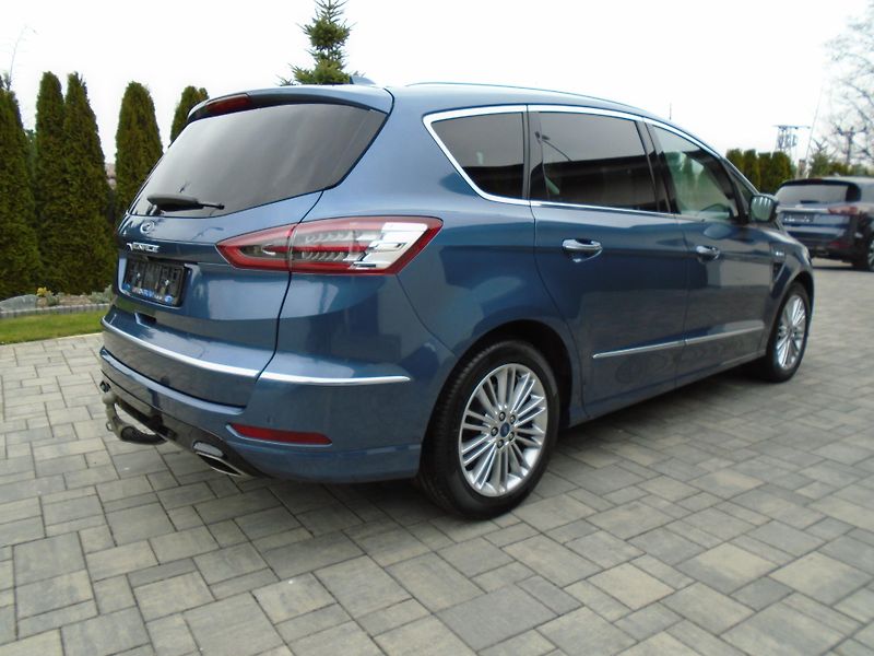 Ford S-MAX 2,0EcxoBlue 140kW 8A Vignale - fotka 4 z 46