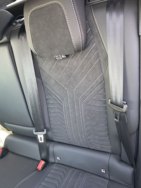 Peugeot 3008 GT Elektromotor 157 kW / 210 k - fotka 12 z 19