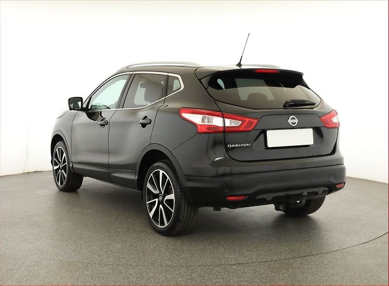 Nissan Qashqai (2015) Tekna 1.6 dCi, 4X4 - fotka 4 z 19