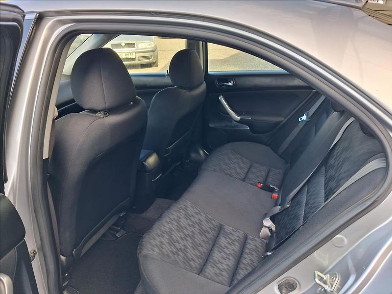 Honda Accord 2,0 114kw - fotka 9 z 14
