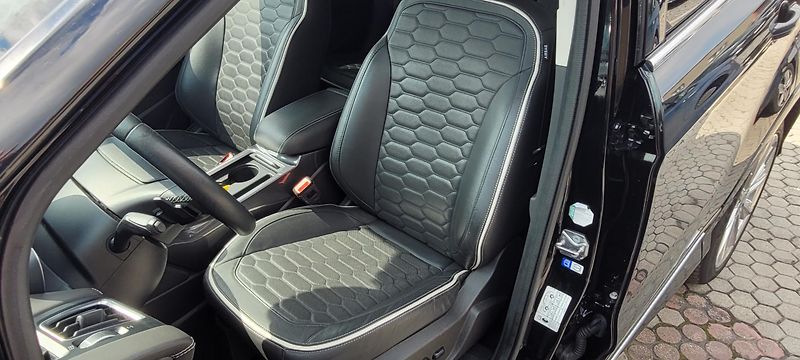 Ford Kuga (2017) 2,0TDCi 132kW DSG 4×4 Vignale  - fotka 10 z 52