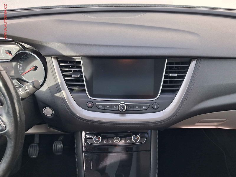 Opel Grandland X (2018) 1.2 T, Innovation, LED, panor - fotka 12 z 19
