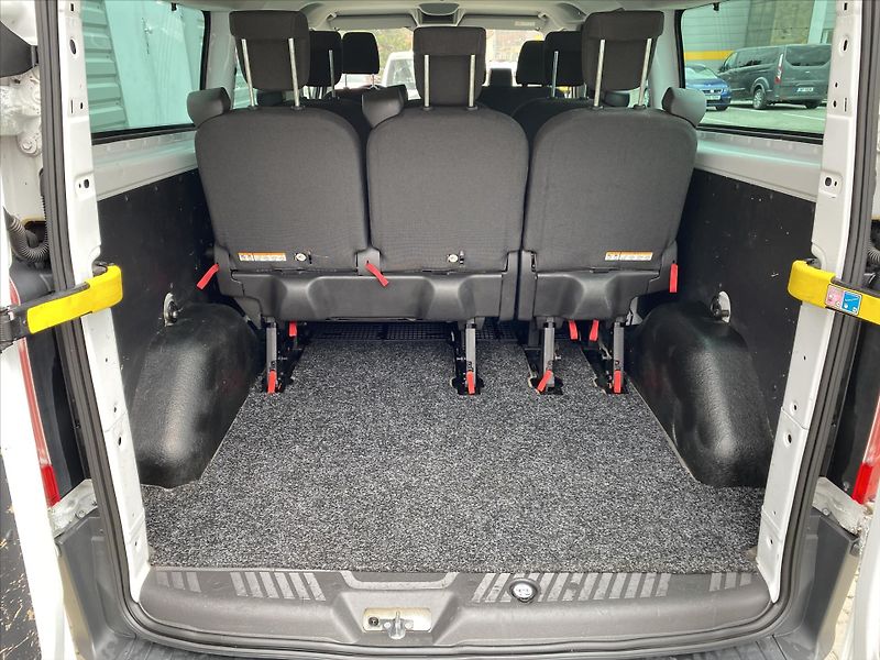 Ford Transit Custom 2,2 TDCi 92kW 9Míst L2 - fotka 23 z 24