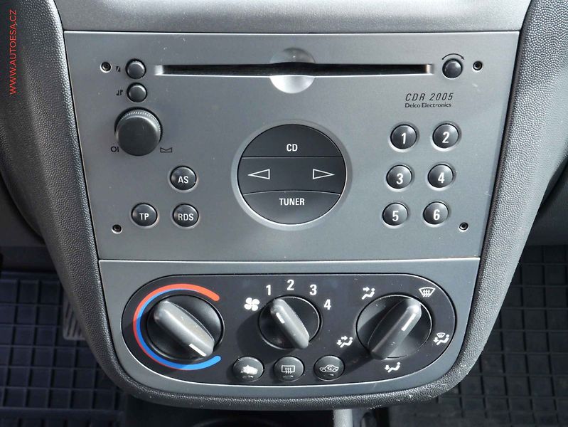 Opel Corsa (2000) 1.2i, ČR - fotka 12 z 16