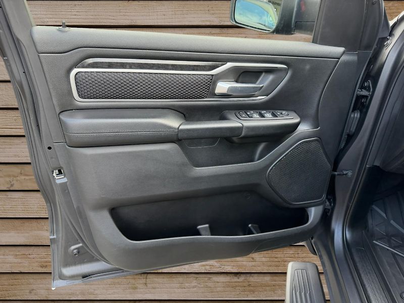Dodge RAM (2023) + HEMI +RAPTOR LINER EDITION+ - fotka 15 z 20