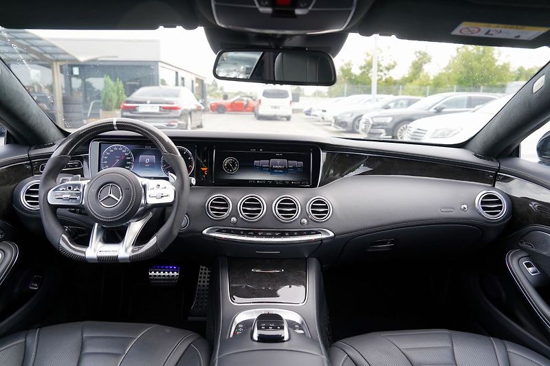 Mercedes-Benz Třídy S S 500 4Matic Coupe AMG - fotka 28 z 48