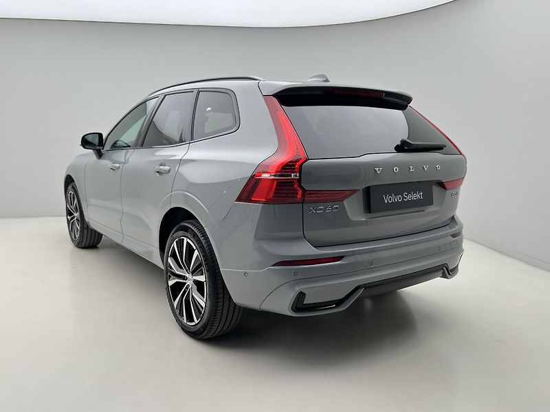 Volvo XC60 B5 AWD PLUS DARK AUT REZERVACE - fotka 11 z 44