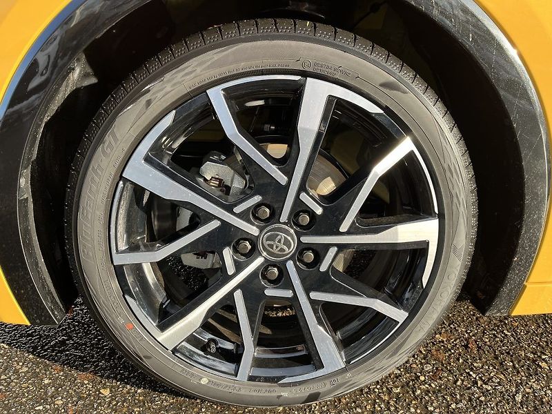 Toyota Prius 2.0L PHEV Prestige - fotka 25 z 25