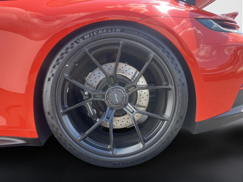 Porsche 911 (2021) GT3 - fotka 13 z 26