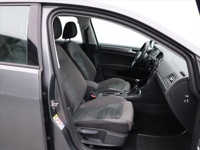 Volkswagen Golf 1,0 TSI 81kW Comfortline CZ - fotka 12 z 26