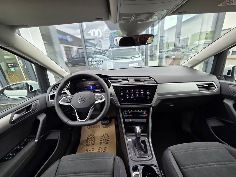 Volkswagen Touran (2026) 1.5 TSI DSG7 R-Line 7 míst - fotka 14 z 50
