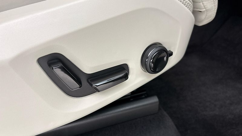 Volvo XC90 2.0 B5 AUT AWD Inscription - fotka 23 z 33