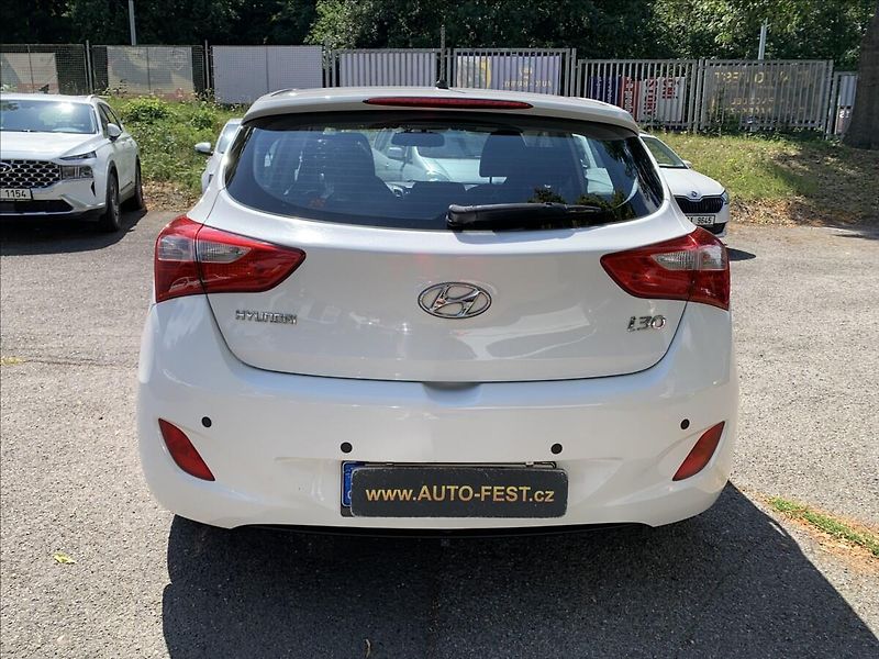 Hyundai i30 1,4 i, ČR - fotka 7 z 17