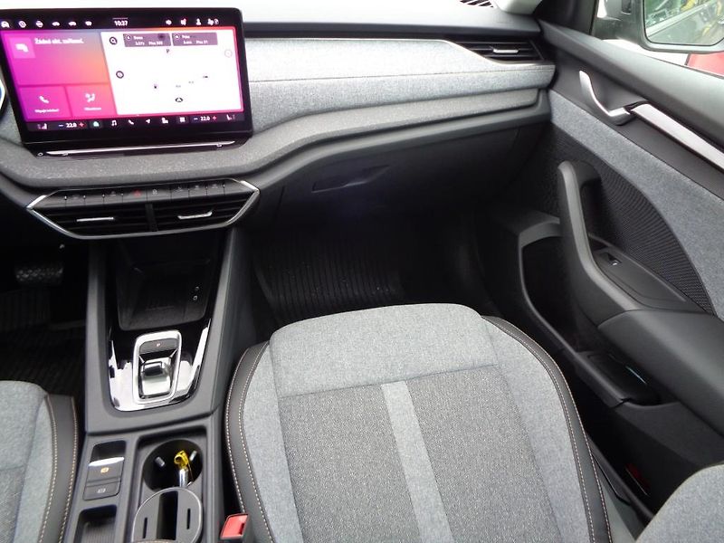 Škoda Octavia COMBI 1.5 eTSI M-HEV Top Selec - fotka 21 z 29