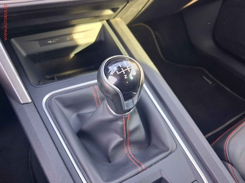 Seat Leon (2021) 1.5 TSi, FR, kůže, LED, navi - fotka 16 z 19