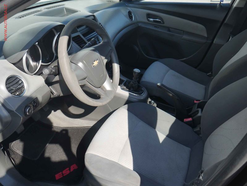 Chevrolet Cruze (2009) 1.6i, ČR, AC, tažné - fotka 9 z 14