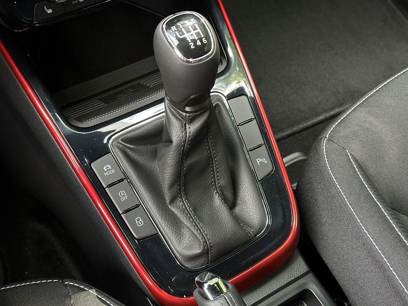 Škoda Fabia 1.0TSi Monte Carlo 116PS V.Coc - fotka 29 z 36