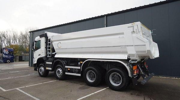 Volvo (2025) NOVÝ - Eur6 sklápěč 8x6 - fotka 3 z 10
