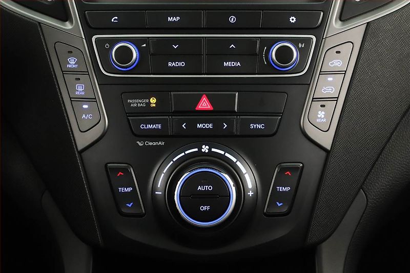 Hyundai Santa Fe (2017) 2.2 CRDi Blue, 4X4, Automat - fotka 13 z 20