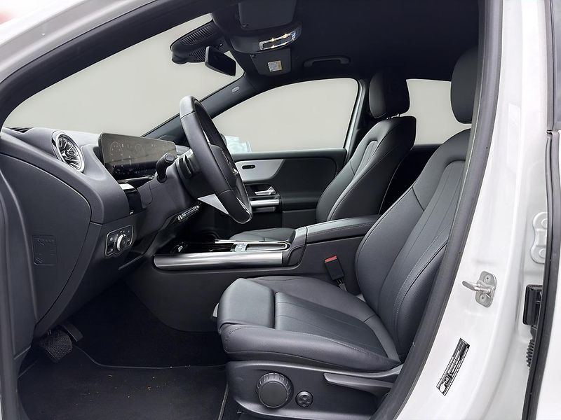 Mercedes-Benz GLA 200d 4MATIC, 1. majitel,CZ - fotka 13 z 17