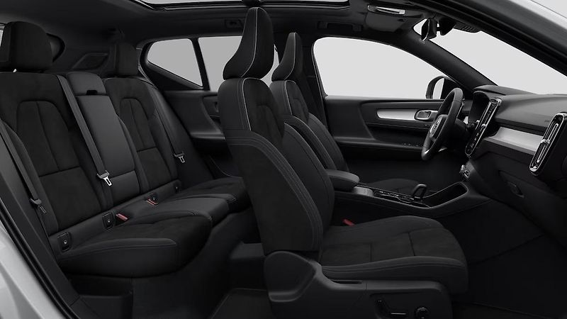 Volvo XC40 (2026) B3 AUT DARK PLUS - fotka 4 z 18