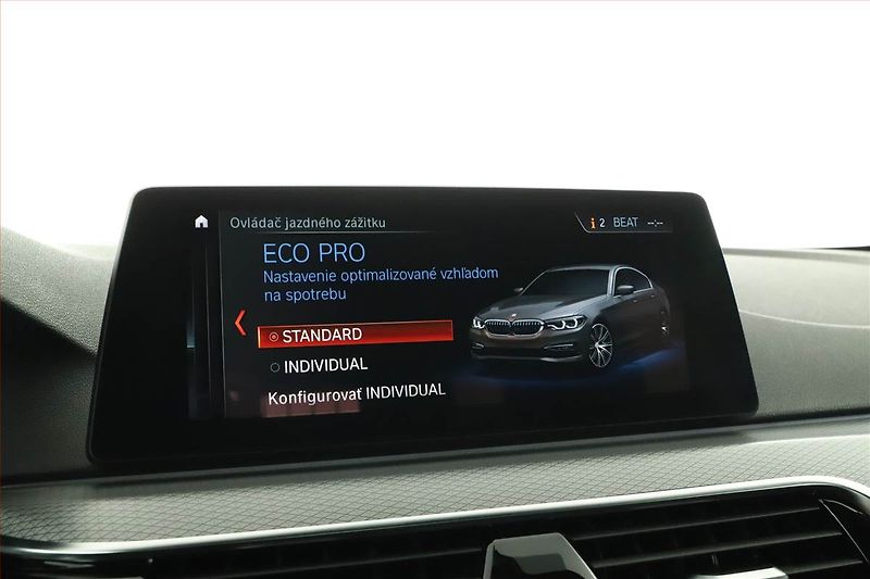 BMW Řada 5 (2018) 530e iPerformance - fotka 12 z 20