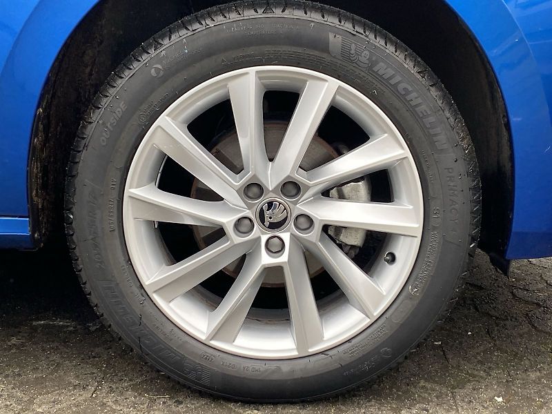 Škoda Kamiq (2024) 1.0 TSI Top Selection - fotka 31 z 34