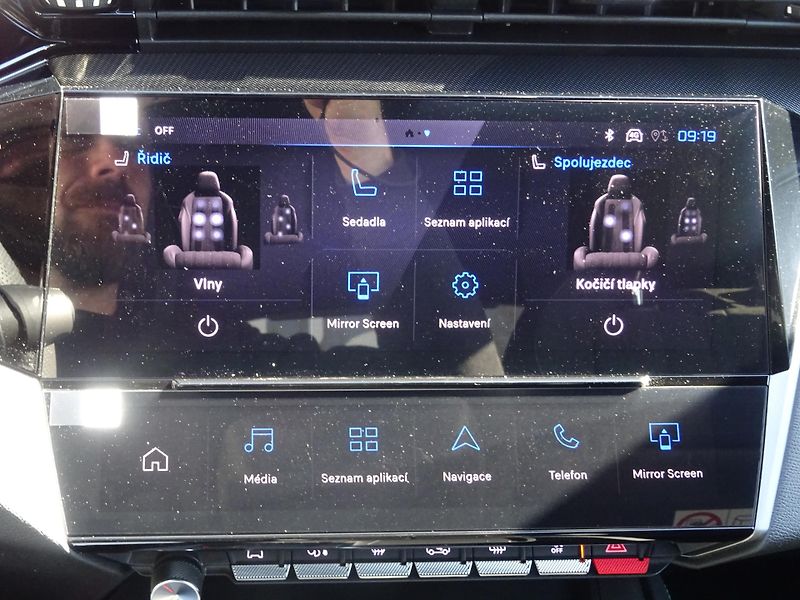 Peugeot 408 (2026) GT Plug-in HYBRID 240k e-DCS7 - fotka 39 z 55