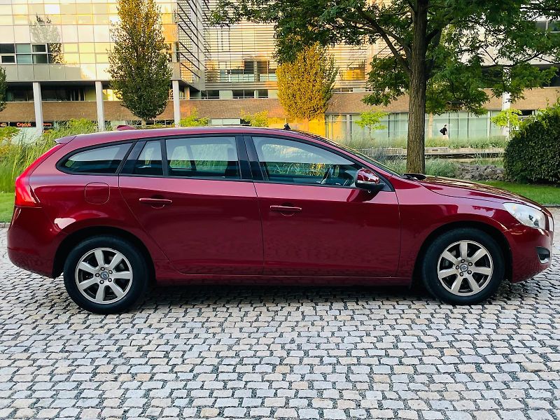Volvo V60 2.0D4 5VÁLEC SERVISKA TAŽNÉ - fotka 10 z 48