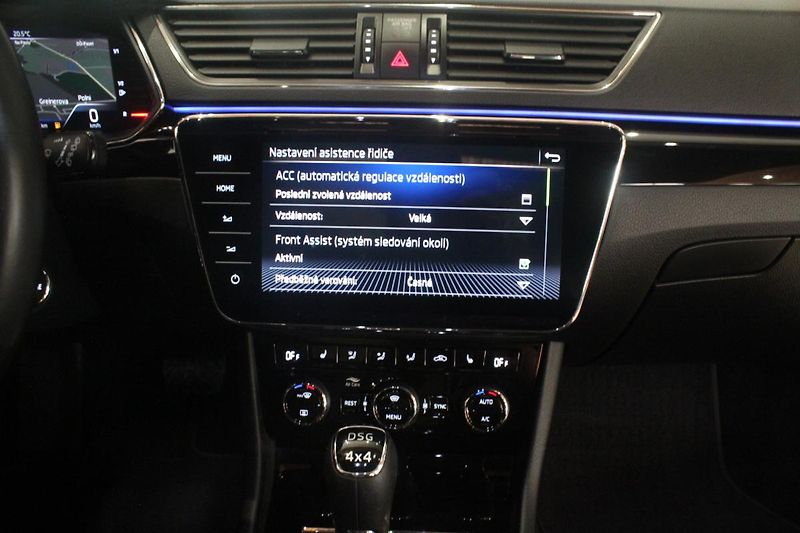 Škoda Superb (2019) 2.0TDI DSG L&K 4x4 Display - fotka 36 z 45