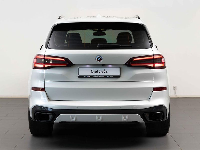 BMW X5 xDrive40i - fotka 4 z 23
