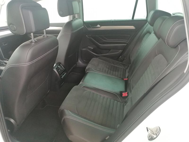 Volkswagen Passat 2,0 TDI DSG ELEGANCE,1.MAJ.ČR - fotka 9 z 16