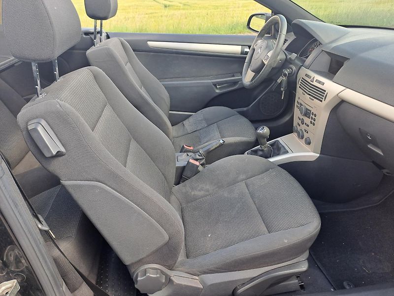 Opel Astra 1.8 KABRIO - fotka 17 z 24