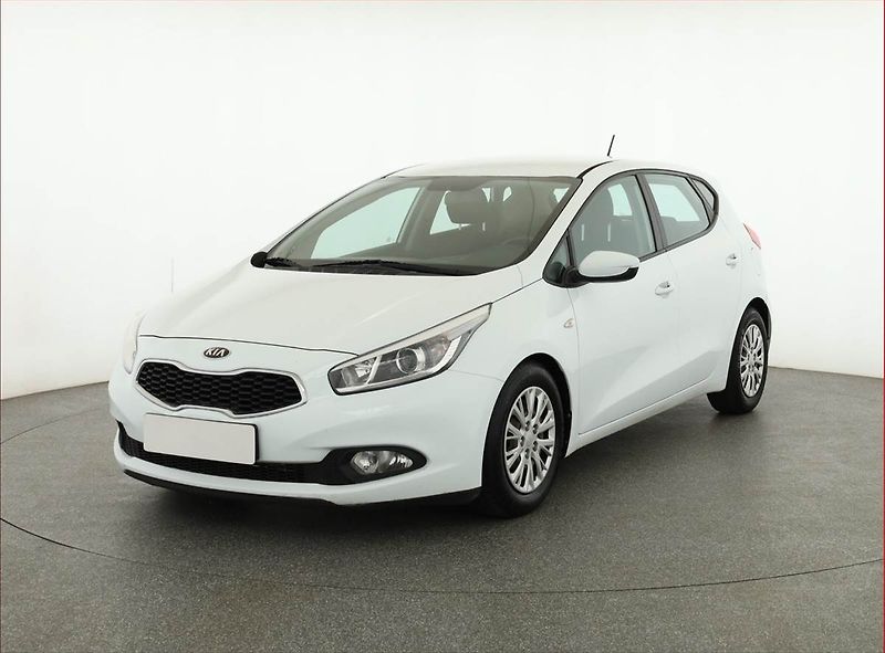 Kia Ceed (2013) 1.4 CVVT, Tempomat - fotka 2 z 17
