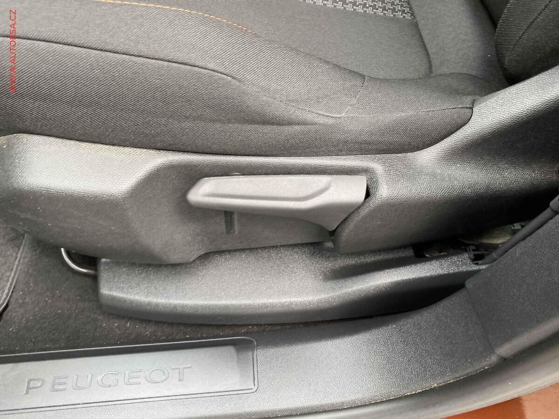Peugeot 3008 (2017) 1.2 PT, Active, TZ, navi - fotka 14 z 18