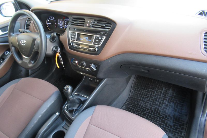 Hyundai i20 1.2i KLIMA PŮVOD ČR 1 MAJITEL - fotka 14 z 19