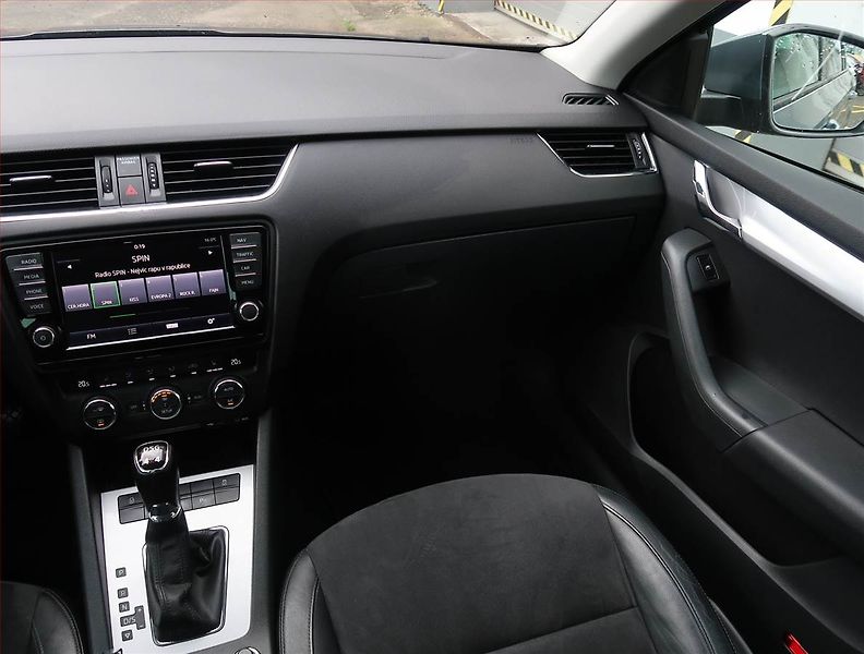 Škoda Octavia (2013) Elegance 1.8 TSI, 4X4 - fotka 8 z 23