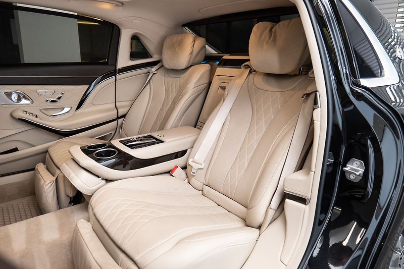 Mercedes-Benz Třídy S Maybach 4MATIC - fotka 11 z 26