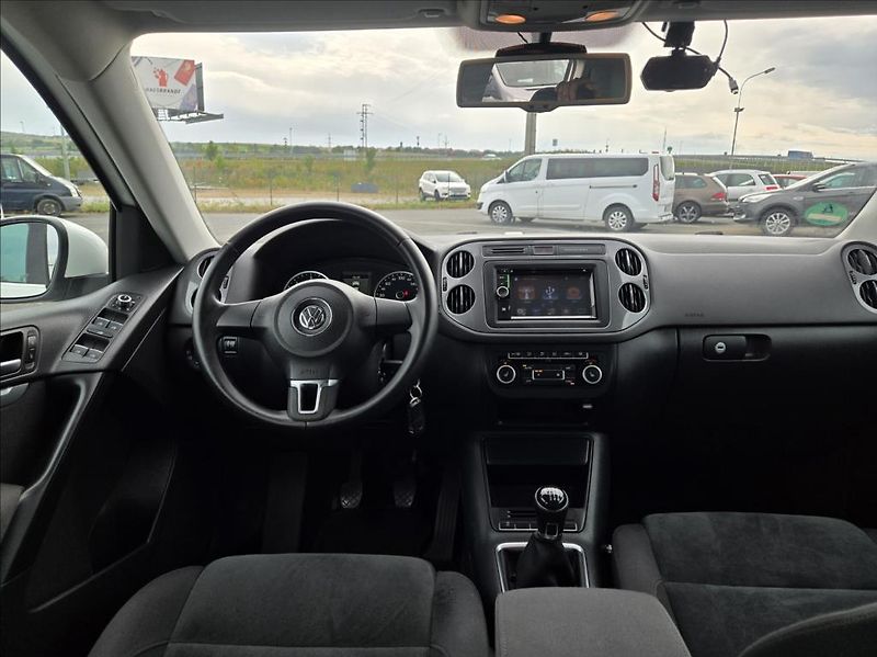 Volkswagen Tiguan 2,0 TDI  4x4 - fotka 14 z 23