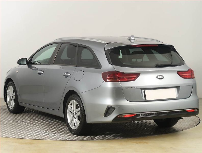Kia Ceed (2021) Spin 1.5 T-GDI, ČR,1.maj - fotka 4 z 19