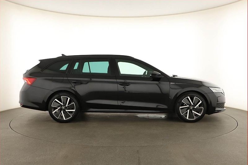 Škoda Octavia (2025) 2.0 TSI, SPORTLINE, AUTOMAT - fotka 6 z 20