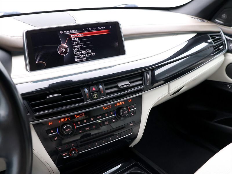 BMW X5 3.0 280kW M50da xD CZ DPH - fotka 22 z 38